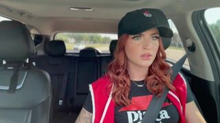 Трахаю доставщицу пиццы после того, как она опоздала порно